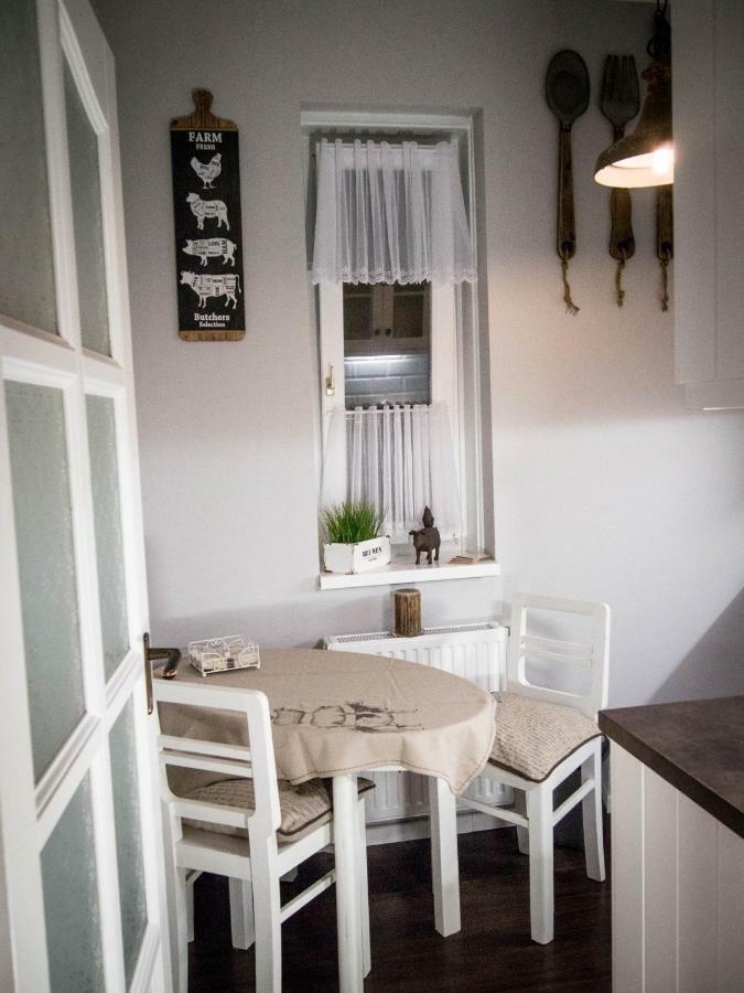 Feliz Apartman Gyula Esterno foto